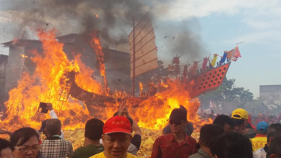 Tingkat Kunjungan Wisata Terus Meningkat, Dua Tiang Layar Tongkang Jatuh Kelaut